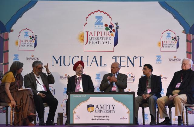 (L to R) Jyoti Malhotra, C Raja Mohan, Hardeep Singh, Shivshankar Menon, Devesh Kapur and Robert Blackwill speak at Passage to America session at the Jaipur Literature Fest 2017 in Jaipur on Thursday. (Saumya Khandelwal/HT Photo) (L to R) Jyoti Malhotra, C Raja Mohan, Hardeep Singh, Shivshankar Menon, Devesh Kapur and Robert Blackwill speak at Passage to America session at the Jaipur Literature Fest 2017 in Jaipur on Thursday. (Saumya Khandelwal/HT Photo)