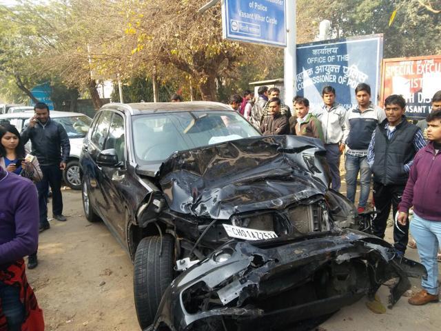Kohli was reportedly on his way to Vasant Vihar when he lost control of his car near Munirka and rammed into the WagonR ahead of him. (Sushil Kumar / HT PHOTO) Kohli was reportedly on his way to Vasant Vihar when he lost control of his car near Munirka and rammed into the WagonR ahead of him. (Sushil Kumar / HT PHOTO)
