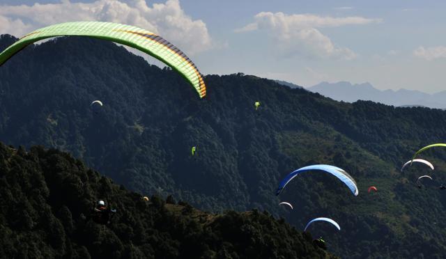 Paragliding in Bir began in the mid-1990s when flying enthusiasts discovered its suitability.(HT Photo)