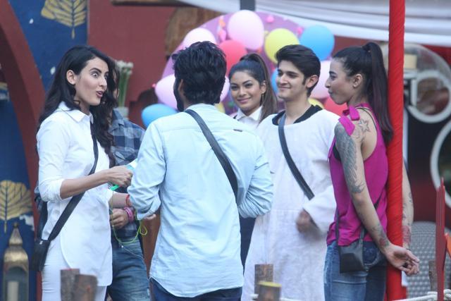 Mandana Karimi chatting with the housemates