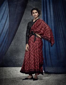 Tanira Sethi’s drapes are made of pure woven Cashmere, rarely seen before.