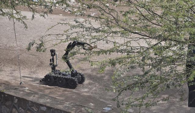An unmanned robotic vehicle moves the mortar shell from the location in Delhi’s Vasant Kunj on Saturday. (Ravi Choudhary/ HT Photo) An unmanned robotic vehicle moves the mortar shell from the location in Delhi’s Vasant Kunj on Saturday. (Ravi Choudhary/ HT Photo)