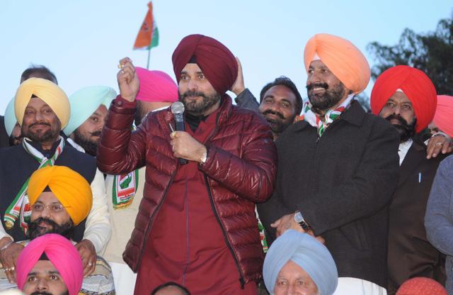 Navjot Singh Sidhu addressing a rally on Saturday. (Anil Dayal/HT Photo) Navjot Singh Sidhu addressing a rally on Saturday. (Anil Dayal/HT Photo)