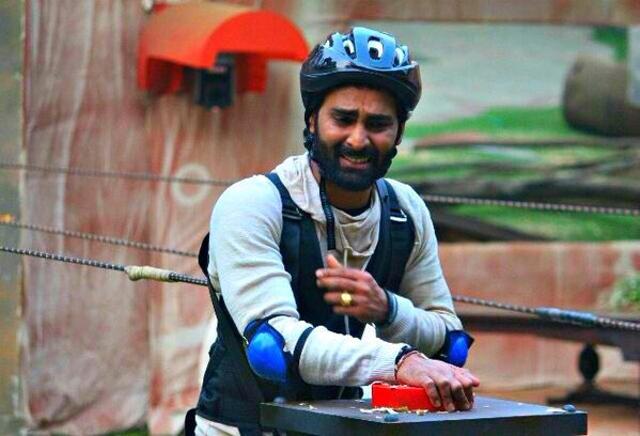 Manveer during a task. (Colors) Manveer during a task. (Colors)