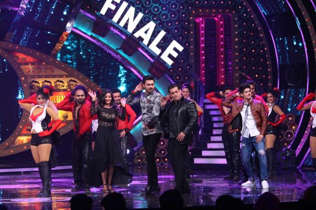 Salman Khan, Hrithik Roshan to perform on Big Boss 10 finale today. See ...