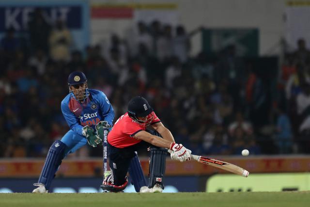 Joe Root and Eoin Morgan steadied the ship for India after Ashish Nehra’s double strike. (BCCI)