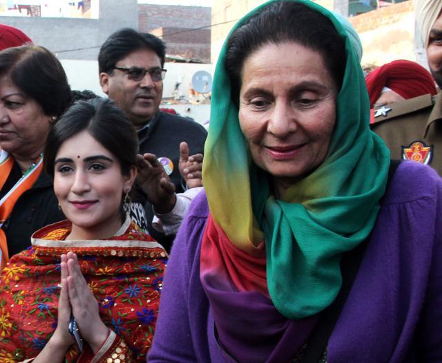 Captain Amarinder Singh’s granddaughter Sehar Inder Kaur and wife Preneet Kaur campaigning for him in Patiala. (Bharat Bhushan/HT photo) Captain Amarinder Singh’s granddaughter Sehar Inder Kaur and wife Preneet Kaur campaigning for him in Patiala. (Bharat Bhushan/HT photo)