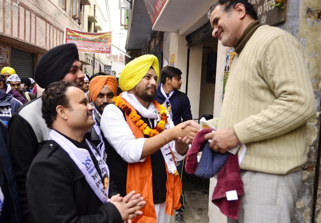 AAP candidateSarabjot Singh Dhanjal canvassing in Amritsar. (Sameer Sehgal/HT Photo) AAP candidateSarabjot Singh Dhanjal canvassing in Amritsar. (Sameer Sehgal/HT Photo)