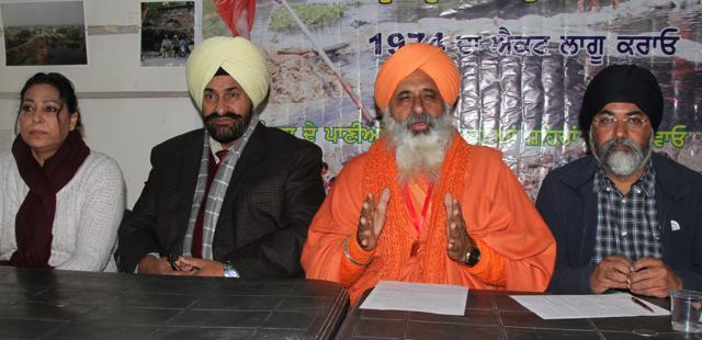 Baba Balbir Singh Seechewal, who looks more like a spiritual guru in saffron robes, is the son of a simple farmer. (HT photo) Baba Balbir Singh Seechewal, who looks more like a spiritual guru in saffron robes, is the son of a simple farmer. (HT photo)