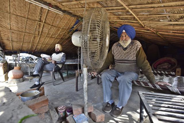 Mohinder Singh, 69, sits at a taxi stand near Hotel Ashok. He says black and yellow Ambassadors have defined the city’s cab culture, they are the real taxis. (Sanjeev Verma/Hindustan Times) Mohinder Singh, 69, sits at a taxi stand near Hotel Ashok. He says black and yellow Ambassadors have defined the city’s cab culture, they are the real taxis. (Sanjeev Verma/Hindustan Times)