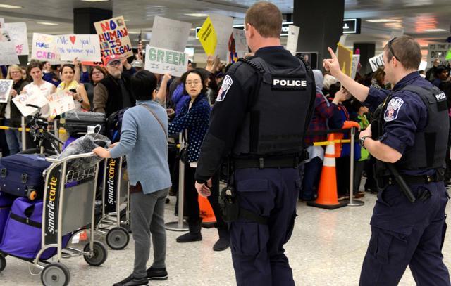 Japan Airlines on Monday said it had begun screening passengers from the countries affected by Trump’s travel ban before their departure for the United States. (Reuters photo) Japan Airlines on Monday said it had begun screening passengers from the countries affected by Trump’s travel ban before their departure for the United States. (Reuters photo)