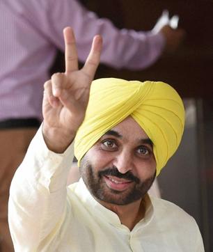 AAP MP Bhagwant Mann says he is a very big fan of Bhagat Singh and wears a yellow pagdi as a tribute to the leader. (PTI File) AAP MP Bhagwant Mann says he is a very big fan of Bhagat Singh and wears a yellow pagdi as a tribute to the leader. (PTI File)