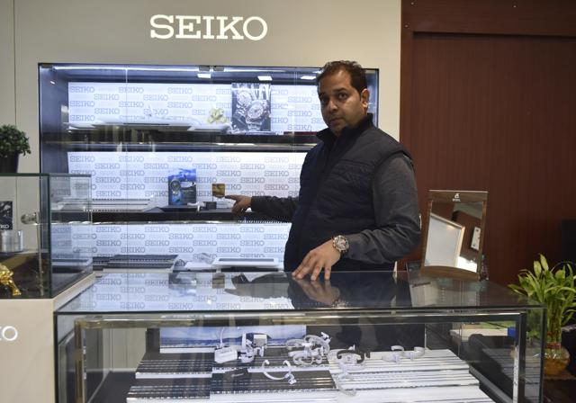 Watch store in connaught place discount