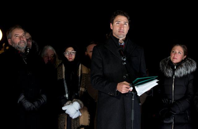 Canadian Prime Minister Justin Trudeau speaks as his wife Sophie Gregoire Trudeau (R) and NDP leader Thomas Mulcair (L) look on as they attend a vigil held in honour of the victims of a shooting in a mosque in Quebec City, Quebec January 30, 2017. (Reuters)