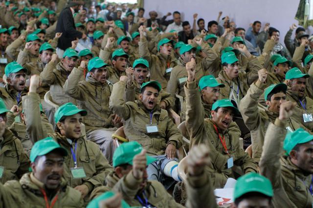 Pro-Houthi fighters, who have been injured during recent fighting, shout slogans during a rally held to honour those injured or maimed while fighting in Houthi ranks in Sanaa, Yemen. (Reuters photo) Pro-Houthi fighters, who have been injured during recent fighting, shout slogans during a rally held to honour those injured or maimed while fighting in Houthi ranks in Sanaa, Yemen. (Reuters photo)