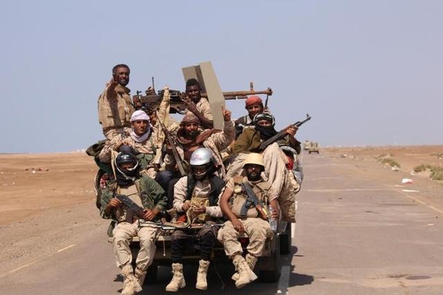 Members of the Yemeni army near the Red Sea coast city of al-Mokha. (Reuters photo) Members of the Yemeni army near the Red Sea coast city of al-Mokha. (Reuters photo)