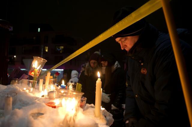People leave flowers and candles under the police tape surrounding the perimeter of the Quebec Islamic Cultural Centre, following a vigil held on honour of the victims of a shooting in the mosque in Quebec City, Quebec January 30, 2017. (Reuters)