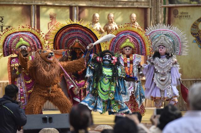Artistes from Jharkhand perform during the press preview of Surajkund Mela at Faridabad on Tuesday. (Virendra Singh Gosain/HT Photo) Artistes from Jharkhand perform during the press preview of Surajkund Mela at Faridabad on Tuesday. (Virendra Singh Gosain/HT Photo)