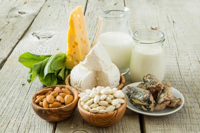 Food items rich in calcium. (Shutterstock)