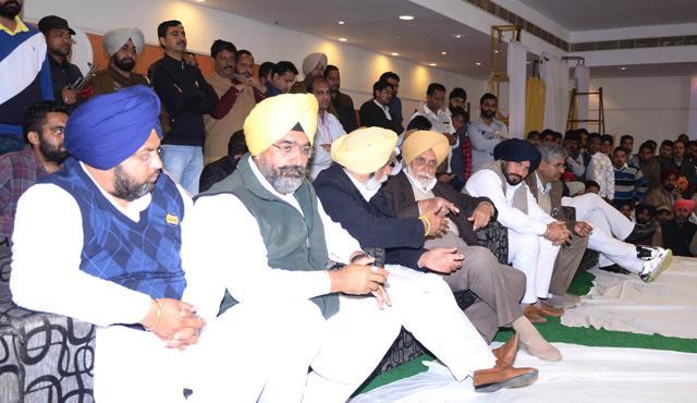 (From left) SAD candidates Amit Rattan Kotfatta, Jagdeep Nakai, Sikander Singh Maluka, Janmeja Singh Sekhon, Dilraj Singh Bhunder and Sarup Chand Singla on stage at the meeting with dera followers in Bathinda on Wednesday. (Photo Courtesy: Babushahi.com) (From left) SAD candidates Amit Rattan Kotfatta, Jagdeep Nakai, Sikander Singh Maluka, Janmeja Singh Sekhon, Dilraj Singh Bhunder and Sarup Chand Singla on stage at the meeting with dera followers in Bathinda on Wednesday. (Photo Courtesy: Babushahi.com)