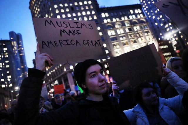 People continue to protest in lower Manhattan against the polices of President Donald Trump in New York City. Trump's executive order on immigration has created chaos and confusion among many Muslims and others as it temporarily bars citizens from seven largely Muslim countries, as well as all refugees, from entering the US. (AFP Photo) People continue to protest in lower Manhattan against the polices of President Donald Trump in New York City. Trump's executive order on immigration has created chaos and confusion among many Muslims and others as it temporarily bars citizens from seven largely Muslim countries, as well as all refugees, from entering the US. (AFP Photo)