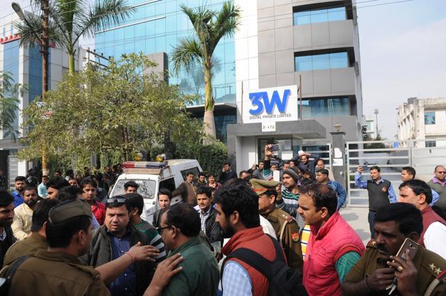 Many who work with the BPOs and IT companies in Noida have made investments in the firm, sources said. (Burhaan Kinu/HT PHOTO) Many who work with the BPOs and IT companies in Noida have made investments in the firm, sources said. (Burhaan Kinu/HT PHOTO)
