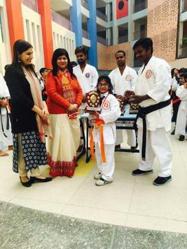 Ghazal Yadav receiving trophy from school principal on January 31. (HT Photo) Ghazal Yadav receiving trophy from school principal on January 31. (HT Photo)