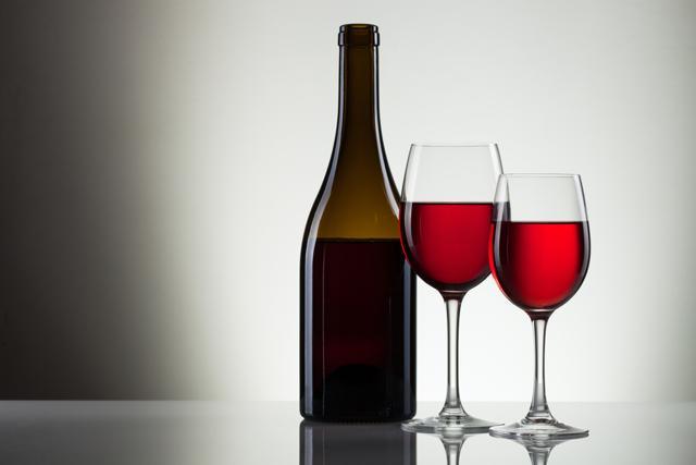 Drinking alcohol raises the risk of seven types of cancers. (Shutterstock) Drinking alcohol raises the risk of seven types of cancers. (Shutterstock)