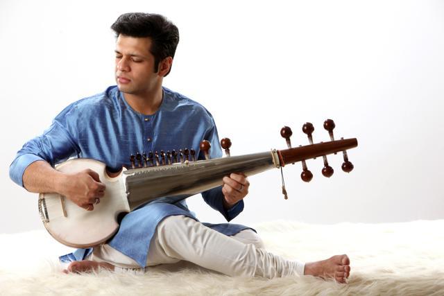 Amaan Ali Bangash says his father’s aura is so strong that for anybody else around him, it becomes very difficult to perform. (HT Photo)