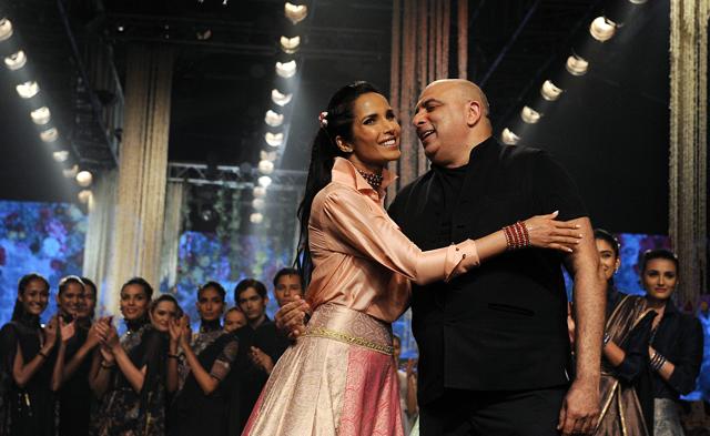 Indian American author, actor, model and television personality Padma Lakshmi showcases a creation by designer Tarun Tahiliani (R) at the Lakme Fashion Week Summer Resort 2017 in Mumbai. (AFP) Indian American author, actor, model and television personality Padma Lakshmi showcases a creation by designer Tarun Tahiliani (R) at the Lakme Fashion Week Summer Resort 2017 in Mumbai. (AFP)