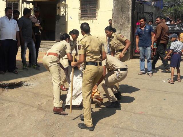 Cops lathi-charge one of the protestors at Nallasopara on Monday. (HT Photo)