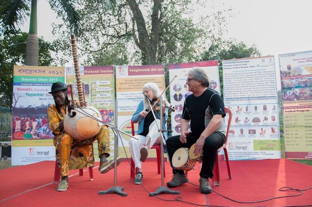 Swedish band Elika Solo Rafael practising in the city. The man on the left is playing kora, a 21-string instrument that originated from West Africa. (Banglanatak dot com)
