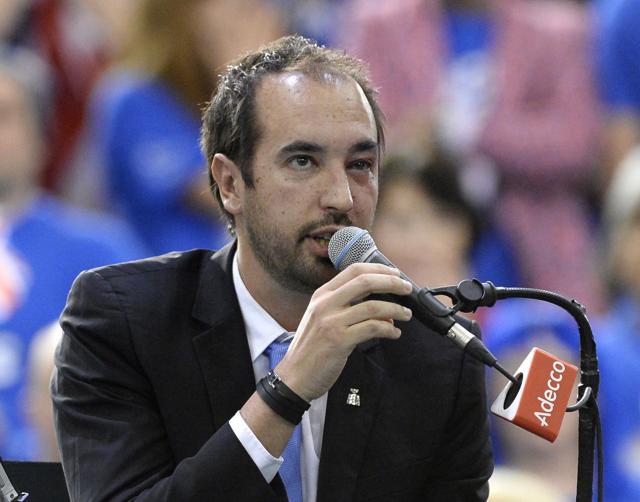 Umpire Arnaud Gabas declares the match forfeited after being hit in the eye by a ball fired by Canada's Denis Shapovalov. (AP) Umpire Arnaud Gabas declares the match forfeited after being hit in the eye by a ball fired by Canada's Denis Shapovalov. (AP)
