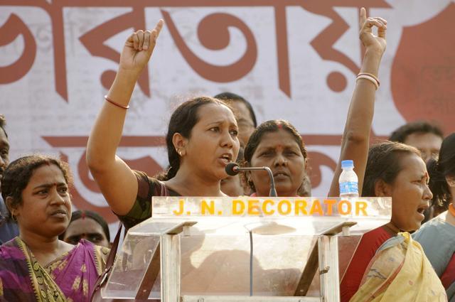 Maitreyi Mondol from Dhulagarh, Uluberia, Howrah district leads victim families as she speaks on stage at the BJP rally in Kolkata. (Samir Jana/HT PHOTO) Maitreyi Mondol from Dhulagarh, Uluberia, Howrah district leads victim families as she speaks on stage at the BJP rally in Kolkata. (Samir Jana/HT PHOTO)