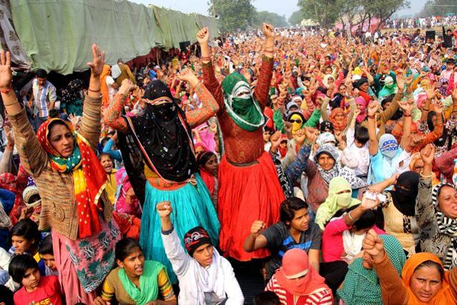 Women dancing, singing at a dharna at Jassia village in Rohtak on Sunday. (Manoj Dhaka/HT Photo) Women dancing, singing at a dharna at Jassia village in Rohtak on Sunday. (Manoj Dhaka/HT Photo)
