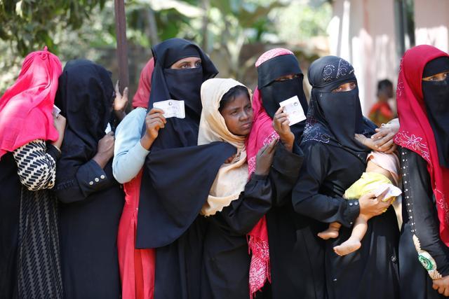 Rohingya refugee women in Bangladesh wait in a queue to collect relief distributed by the Bangladesh Red Crescent Society at the Kutupalang refugee camp in Cox’s Bazar on Monday. (REUTERS) Rohingya refugee women in Bangladesh wait in a queue to collect relief distributed by the Bangladesh Red Crescent Society at the Kutupalang refugee camp in Cox’s Bazar on Monday. (REUTERS)