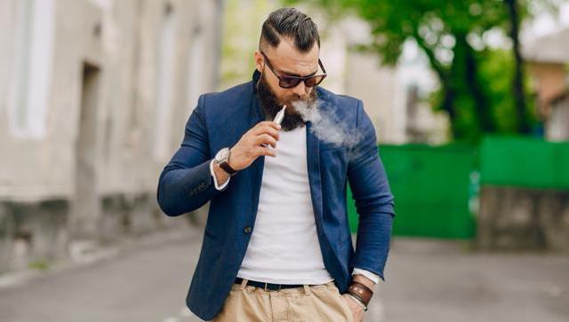 Quit smoking as it causes cancer. Take to vaping instead. (Shutterstock)
