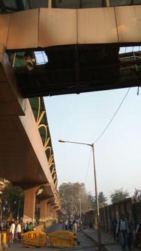 The skywalk at Dahisar in North Mumbai was closed after a part of the slab collapsed on Wednesday. (Pramod Thakur/HT Photo) The skywalk at Dahisar in North Mumbai was closed after a part of the slab collapsed on Wednesday. (Pramod Thakur/HT Photo)