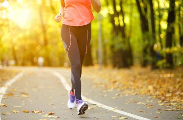 Walk to keep stress at bay. (Shutterstock)