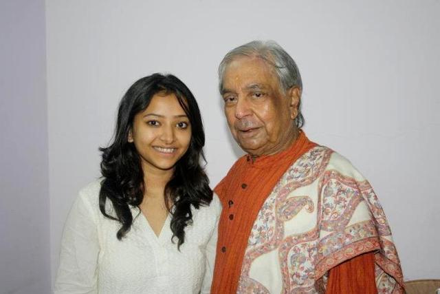 Shweta Basu Prasad with Birju Maharaj during the making of her documentary, Roots. (HT Photo) Shweta Basu Prasad with Birju Maharaj during the making of her documentary, Roots. (HT Photo)