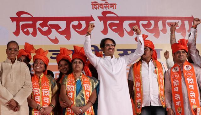 Shiv Sena chief Uddhav Thackeray at an election rally in Mulund. (HT Photo)
