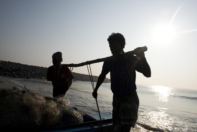 Fishermen return from a bad fishing day to the Bharathi Nagar Beach in Chennai, India. (Saumya Khandelwal/HT PHOTO)