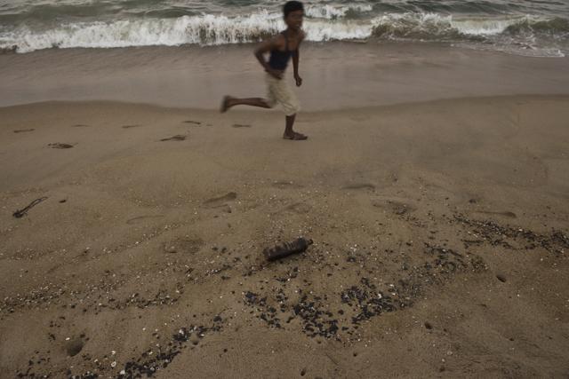 Remains of sludge spread over the coastline of Marina beach in Chennai. (Saumya Khandelwal/HT PHOTO)