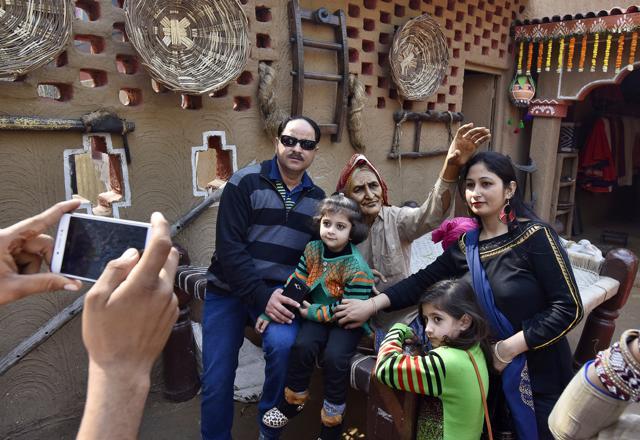 Although shopping took a hit due to the cash crunch, visitors took back several happy memories. (Sanjeev Verma/HT PHOTO) Although shopping took a hit due to the cash crunch, visitors took back several happy memories. (Sanjeev Verma/HT PHOTO)