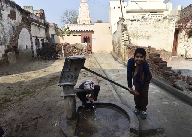 In villages spread across the Baghpat district in western Uttar Pradesh, clean drinking water is a luxury. (Vipin Kumar/HT Photo) In villages spread across the Baghpat district in western Uttar Pradesh, clean drinking water is a luxury. (Vipin Kumar/HT Photo)