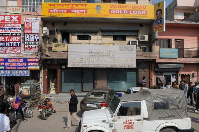 What helped the police to crack the case in barely 48 hours was that Devender alias Deva, resident of Jind, who is said to be the kingpin, had given his original Aadhaar card to the guard at the Manappuram branch for entering details, which led the police to his village. (Parveen Kumar/HT Photo) What helped the police to crack the case in barely 48 hours was that Devender alias Deva, resident of Jind, who is said to be the kingpin, had given his original Aadhaar card to the guard at the Manappuram branch for entering details, which led the police to his village. (Parveen Kumar/HT Photo)