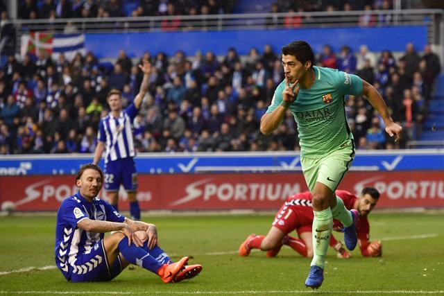 FC Barcelona's Luis Suarez, center, gestures after scoring a goal against Deportivo Alaves. (AP) FC Barcelona's Luis Suarez, center, gestures after scoring a goal against Deportivo Alaves. (AP)
