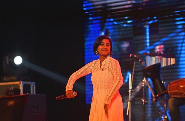 Singer Shilpa Rao performs at the HT Kala Ghoda Arts Festival on Saturday. (Pratham Gokhale/HT )