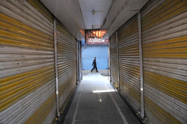 Major markets remained shut and streets wore a deserted look on Feb 13, 2017. (Waseem Andrabi / HT Photo ) Major markets remained shut and streets wore a deserted look on Feb 13, 2017. (Waseem Andrabi / HT Photo )