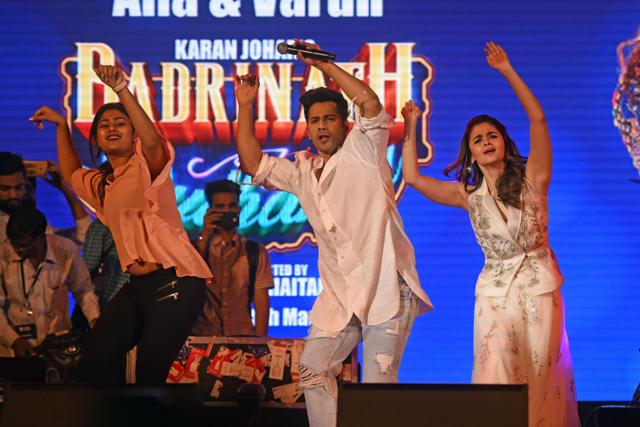 Alia Bhatt and Varun Dhawan dance with an audience member during the HT Kala Ghoda Arts Festival closing ceremony on Sunday. (Pratik Chorge/HT )